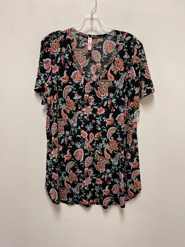 Top Short Sleeve By Honeyme In Black, Size: 2x