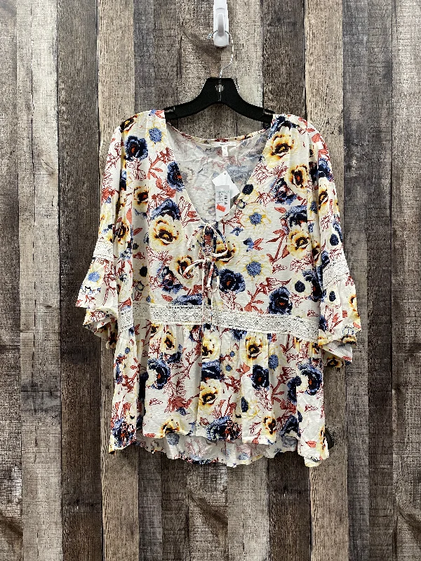 Top Short Sleeve By Maurices In Floral Print, Size: L